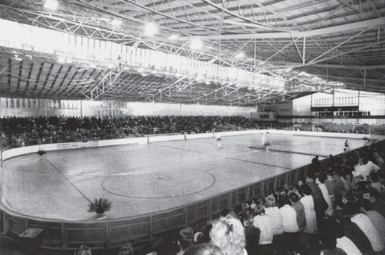 Historická fotografie zimního stadionu Nymburk