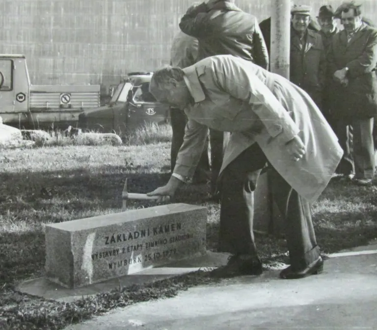Historická fotografie zimního stadionu Nymburk